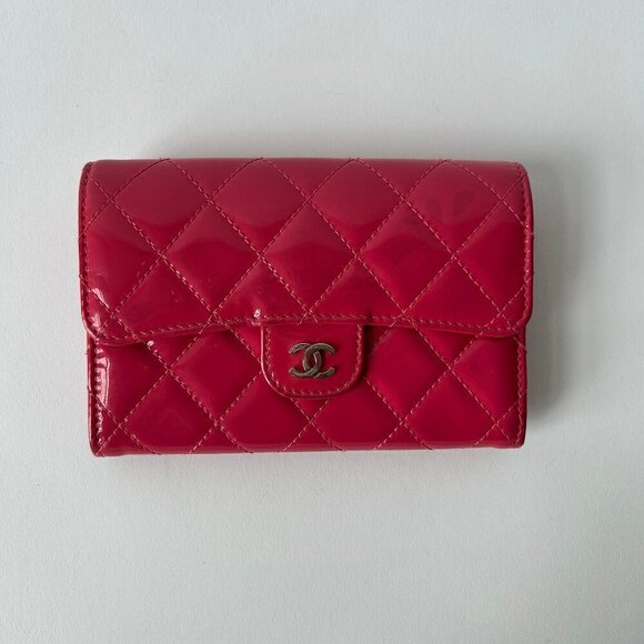 CHANEL QUILTED PATENT LEATHER FLAP ZIP CLASSIC WALLET FUSCHIA CC LOGO - Picture 1 of 11